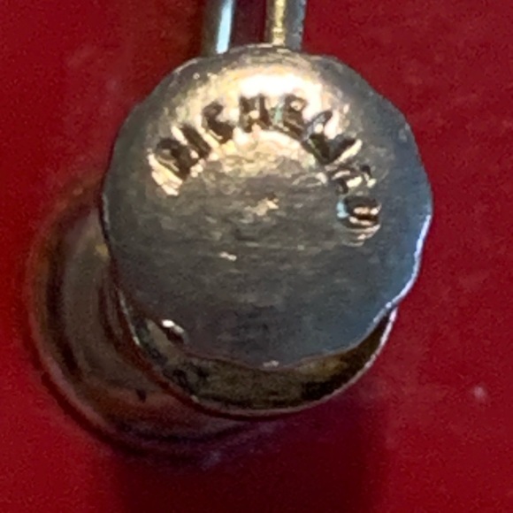 Vintage Richelieu cherry red Bakelite screw back earrings. - Picture 5 of 9